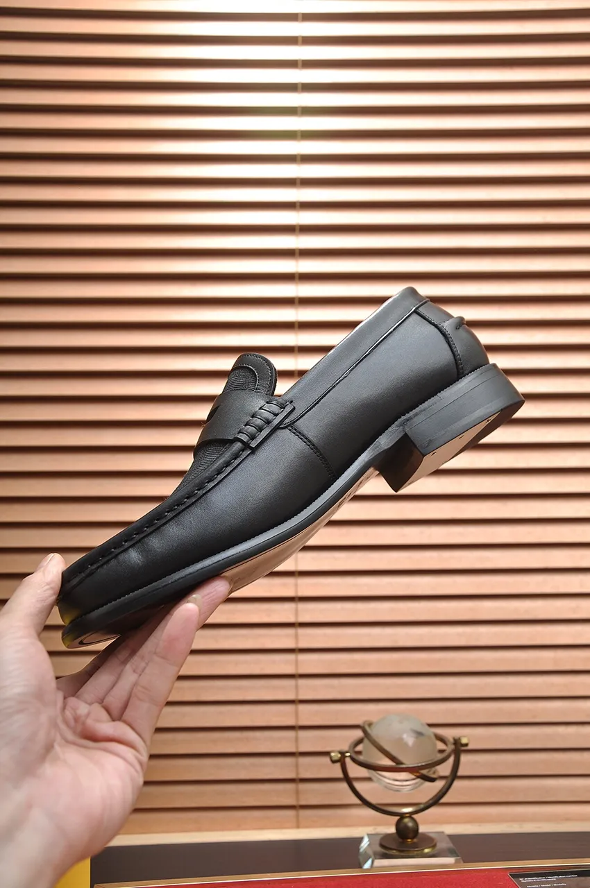 Men's shoes💰560💶[FENDI] The latest high-end men's shoes in Hong Kong! Original quality. The upper is made of imported cowhide material and cowhide lining! Super comfortable on the foot, original wear-resistant outsole, luxurious, fashionable, casual and versatile! Size: 38-45 (45 customized)